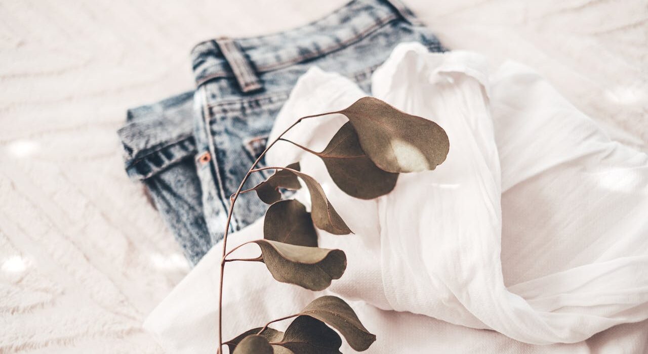 Waarom kleding van travelstof onmisbaar is voor de lente en zomer 